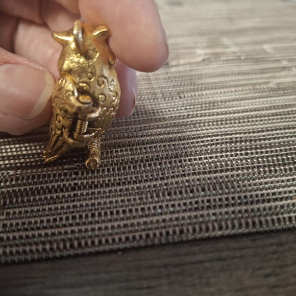 Vintage 70s Max Factor Gold Owl Pendant Necklace with Green Eyes - Picture 5 of 5